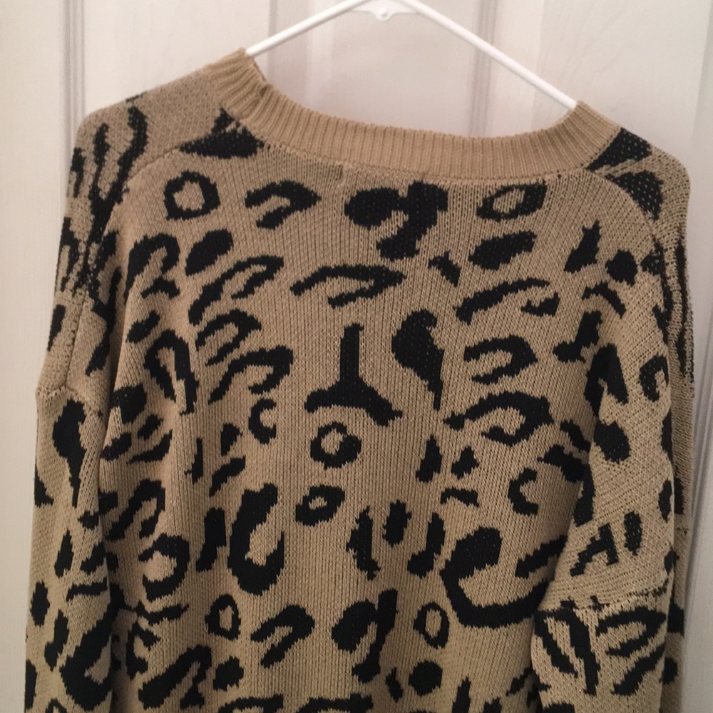 Oversized Sweatshirt. - Picture 4 of 4